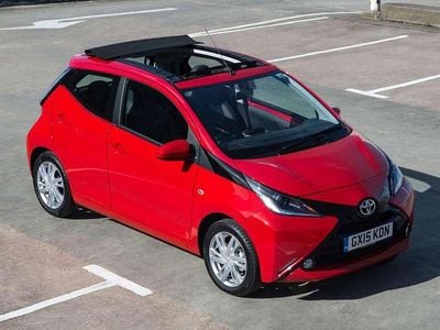 Begagnad Toyota Aygo X-wave 69 HK (50 kW) 2014 Röd Halvkombi