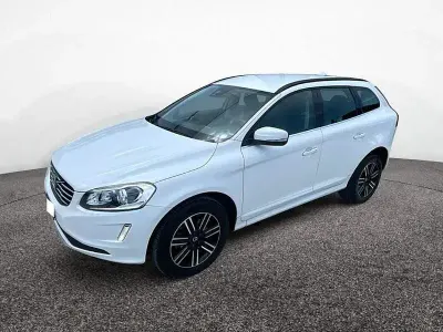 Usata Volvo XC60 Momentum 135 CV (99 kW) 2017 Bianco SUV