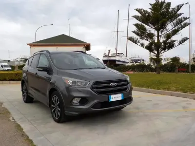 Usata Ford Kuga ST-Line 179 CV (131 kW) 2017 Grigio SUV