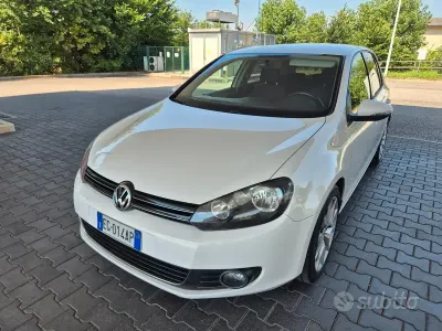 Usata VW Golf VI Highline 105 CV (77 kW) 2011 Bianco Utilitaria