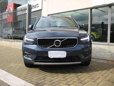 Usata Volvo XC40 Momentum 150 CV (110 kW) 2020 Denim blue (metallizzato) SUV