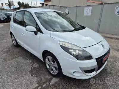 Usata Renault Scénic III Dynamique 110 CV (80 kW) 2011 Bianco Monovolume