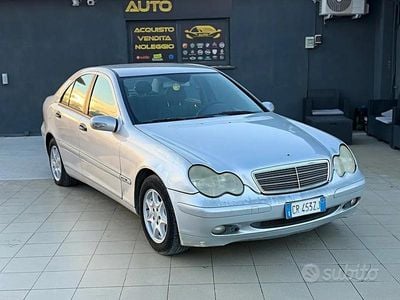 Usata Mercedes C220 Elegance 149 CV (109 kW) 2004 Grigio Berlina