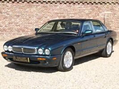 Usata Jaguar XJ8 Executive 284 CV (208 kW) 2001 Verde Berlina