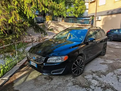 Usata Volvo V70 145 CV (106 kW) 2010 Nero Station wagon
