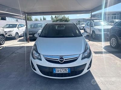 Usata Opel Corsa Edition 95 CV (69 kW) 2014 Bianco Utilitaria