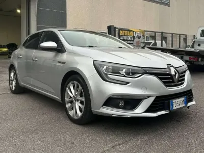 Usata Renault Mégane IV Zen 110 CV (80 kW) 2016 Argento Berlina
