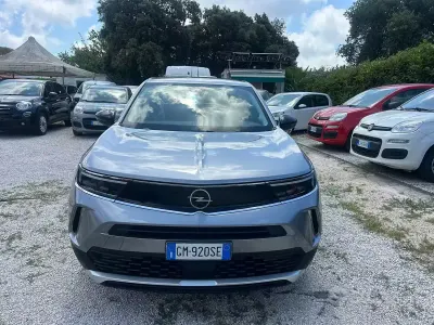 Usata Opel Mokka Elegance 101 CV (74 kW) 2023 Grigio SUV