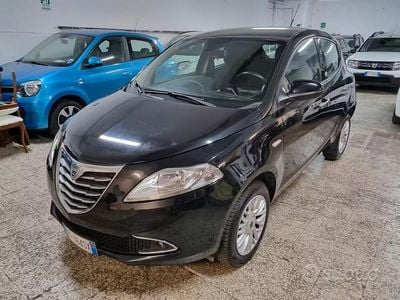 Begagnad Lancia Ypsilon Gold 85 HK (62 kW) 2014 Svart Halvkombi