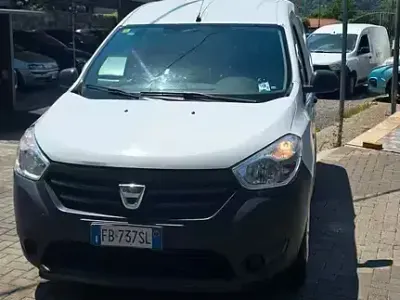 Usata Dacia Dokker Ambiance 82 CV (60 kW) 2015 Bianco Monovolume