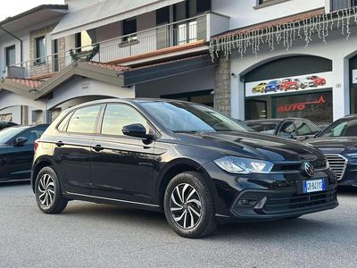Usata VW Polo Life 80 CV (58 kW) 2023 Deep black perleffekt Utilitaria