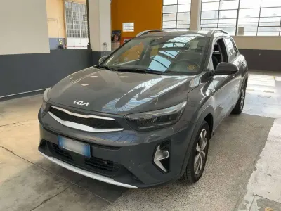 Usata Kia Stonic Style 101 CV (74 kW) 2023 Grigio SUV