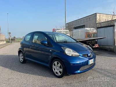 Usata Toyota Aygo 67 CV (49 kW) 2007 Blu Utilitaria