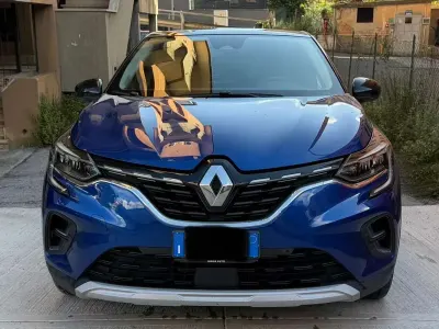 Usata Renault Captur Techno 87 CV (63 kW) 2023 Blu/azzurro SUV