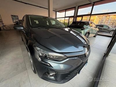 Usata Renault Clio V Business 91 CV (66 kW) 2021 Grigio Berlina