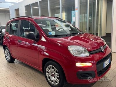Usata Fiat Panda Easy 75 CV (55 kW) 2015 Rosso Utilitaria