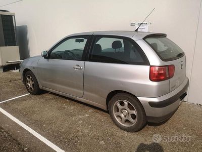 Usata Seat Ibiza 90 CV (66 kW) 2001 Grigio Utilitaria