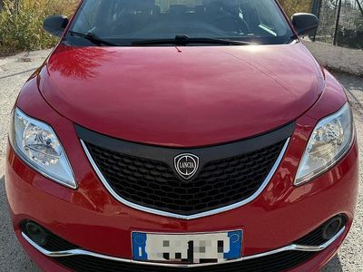 Usata Lancia Ypsilon 69 CV (50 kW) 2019 Rosso Utilitaria