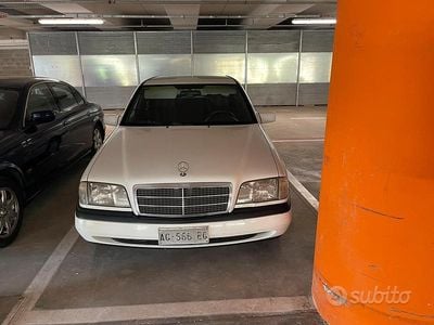 Usata Mercedes C180 122 CV (89 kW) 1995 Bianco Berlina