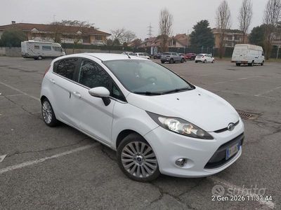 Usata Ford Fiesta 96 CV (70 kW) 2009 Bianco Berlina