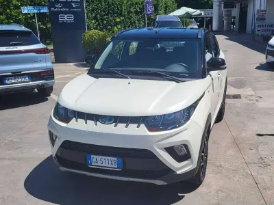 Usata Mahindra KUV100 83 CV (61 kW) 2020 Bianco SUV