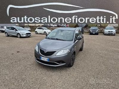 Usata Lancia Ypsilon Gold 69 CV (50 kW) 2017 Grigio Utilitaria