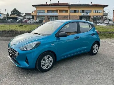 Usata Hyundai i10 67 CV (49 kW) 2022 Blu Utilitaria