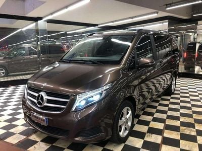 Mercedes V220