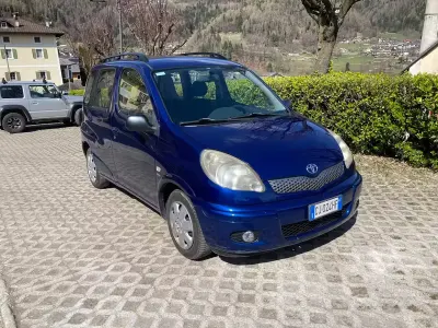 Brugt Toyota Yaris Verso 84 HK (61 kW) 2003 Blå MPV