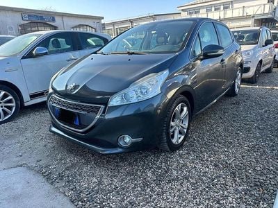 Grigio Usata 2013 Peugeot 208 Allure Utilitaria | 4999 € (Ottimo prezzo)