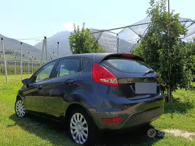 Usata Ford Fiesta 97 CV (71 kW) 2010 Nero Utilitaria