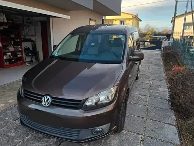 Begagnad VW Caddy 102 HK (75 kW) 2010 Minibuss
