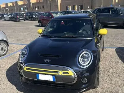 Usata Mini Cooper SE 75 kW (102 CV) 2020 Bluazzurro Utilitaria