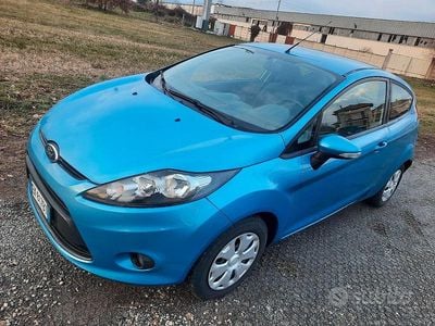 Usata Ford Fiesta Titanium 71 CV (52 kW) 2011 Blu/azzurro Utilitaria