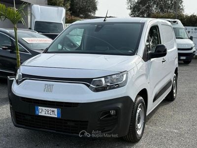 Usata Fiat Doblò 102 CV (75 kW) 2023 Bianco Monovolume