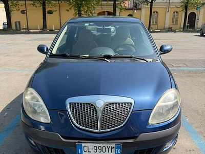 Usata Lancia Ypsilon 70 CV (51 kW) 2004 Blu Utilitaria