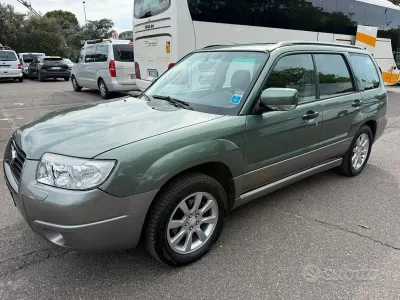 Usata Subaru Forester 158 CV (116 kW) 2006 Verde SUV