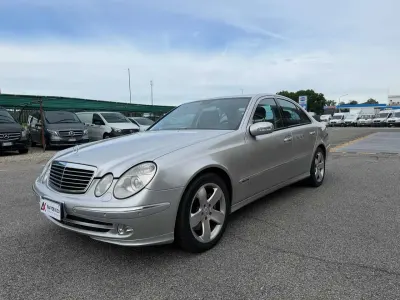 Usata Mercedes E400 Avantgarde 260 CV (191 kW) 2003 Grigio Berlina