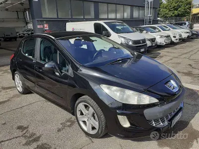 Usata Peugeot 308 110 CV (80 kW) 2008 Nero Berlina