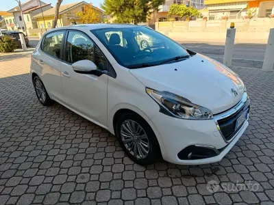 Usata Peugeot 208 82 CV (60 kW) 2017 Bianco Utilitaria