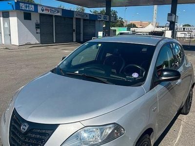Usata Lancia Ypsilon Silver 69 CV (50 kW) 2014 Grigio Utilitaria