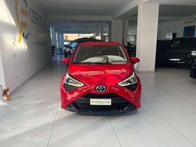 Usata Toyota Aygo Business Edition 72 CV (52 kW) 2021 Rosso pastello Utilitaria