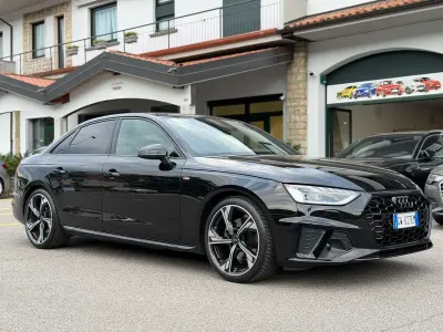 Begagnad Audi A4 S-Line 163 HK (119 kW) 2024 Svart Sedan