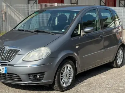 Usata Lancia Musa 70 CV (51 kW) 2008 Grigio Monovolume