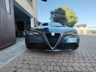 Usata Alfa Romeo Giulia Super 150 CV (110 kW) 2016 Grigio Berlina