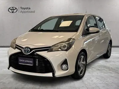 Usata Toyota Yaris Hybrid Active 101 CV (74 kW) 2016 Bianco Berlina
