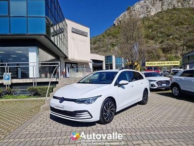 Usata VW Golf VIII Life 116 CV (85 kW) 2022 Bianco Station wagon