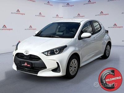 Usata Toyota Yaris Hybrid Active 116 CV (85 kW) 2025 Bianco Berlina