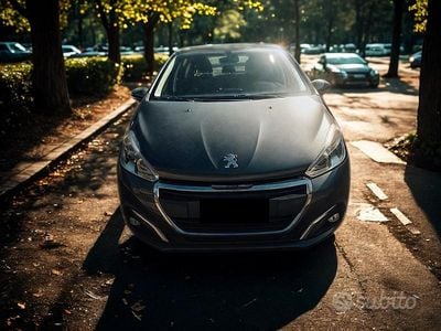 Usata Peugeot 208 Active 82 CV (60 kW) 2018 Grigio Utilitaria