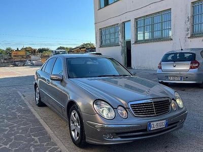 Begagnad Mercedes E200 177 HK (130 kW) 2004 Grå Sedan